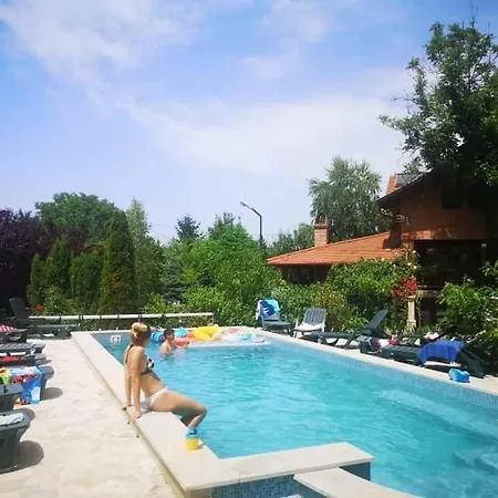 Tuenderkert * Дебрецен